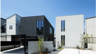 白い家と黒い家